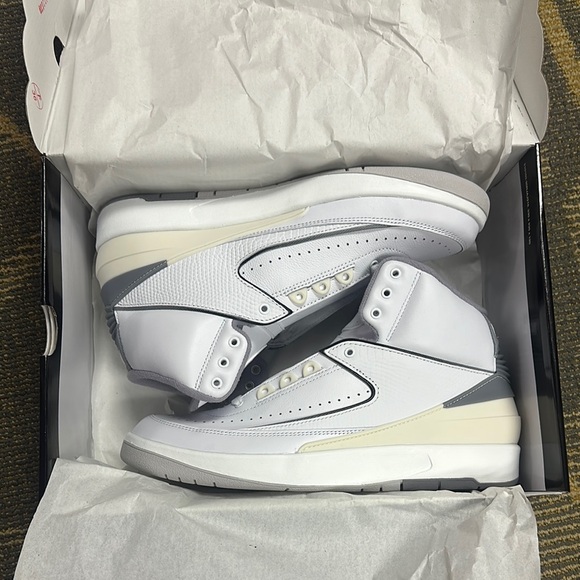 Nike Jordan 2 Retro Men’s Cement Grey DR8884-100 size 9 - Picture 2 of 14